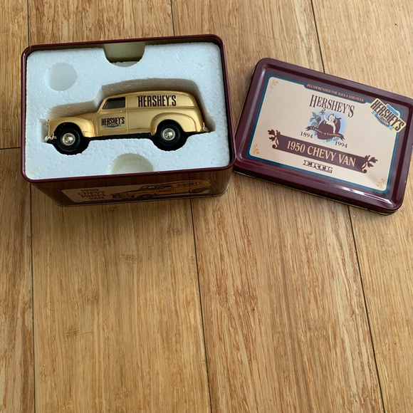 HERSHEY'S 1950CHEVY DIE CAST VAN 100th ANNIVERSARY - Picture 2 of 4